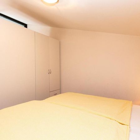 1 Bedroom Cozy Apartment In Jadranovo Exterior photo