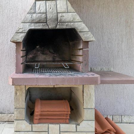 1 Bedroom Cozy Apartment In Jadranovo Exterior photo