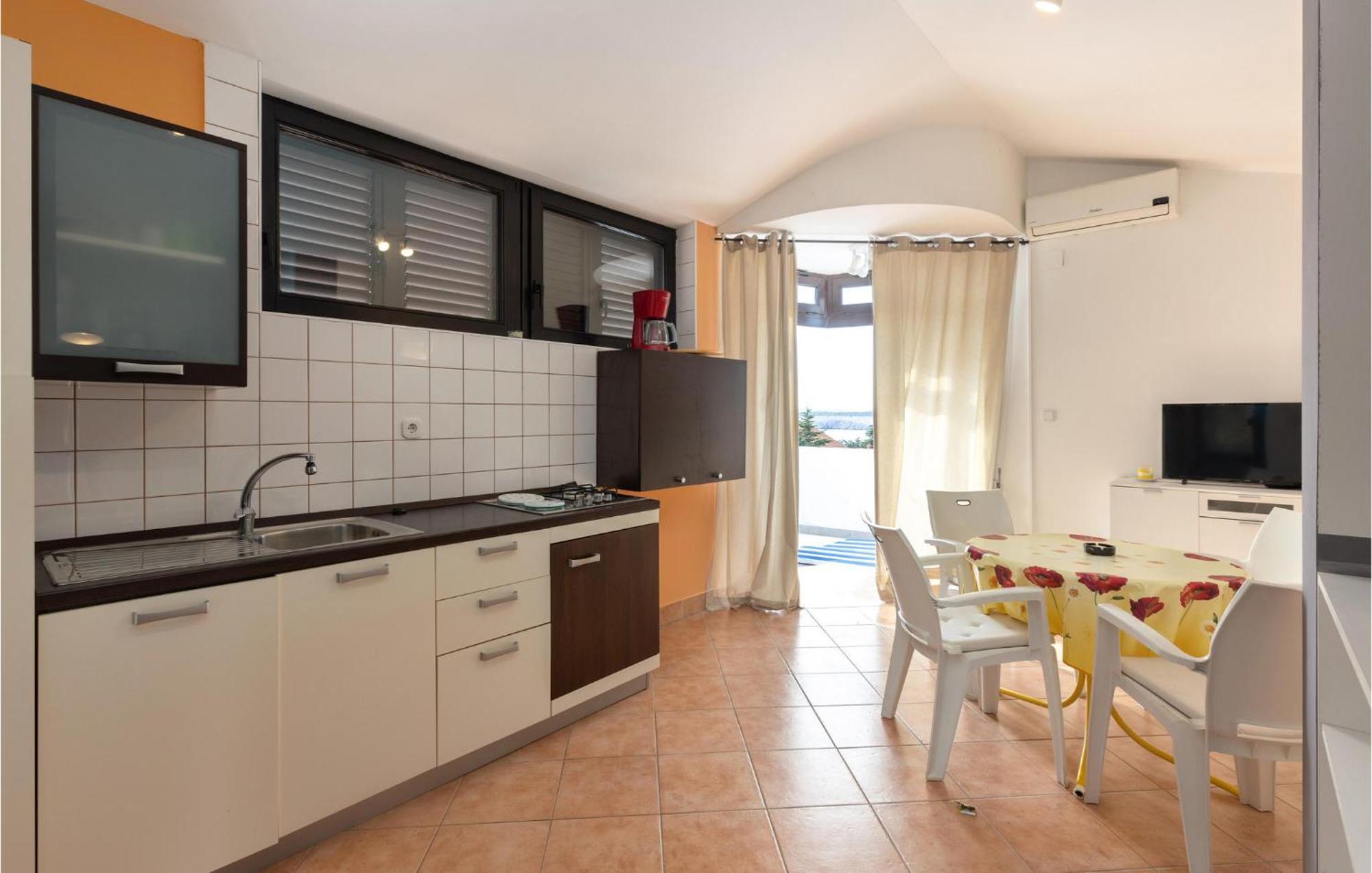 1 Bedroom Cozy Apartment In Jadranovo Exterior photo