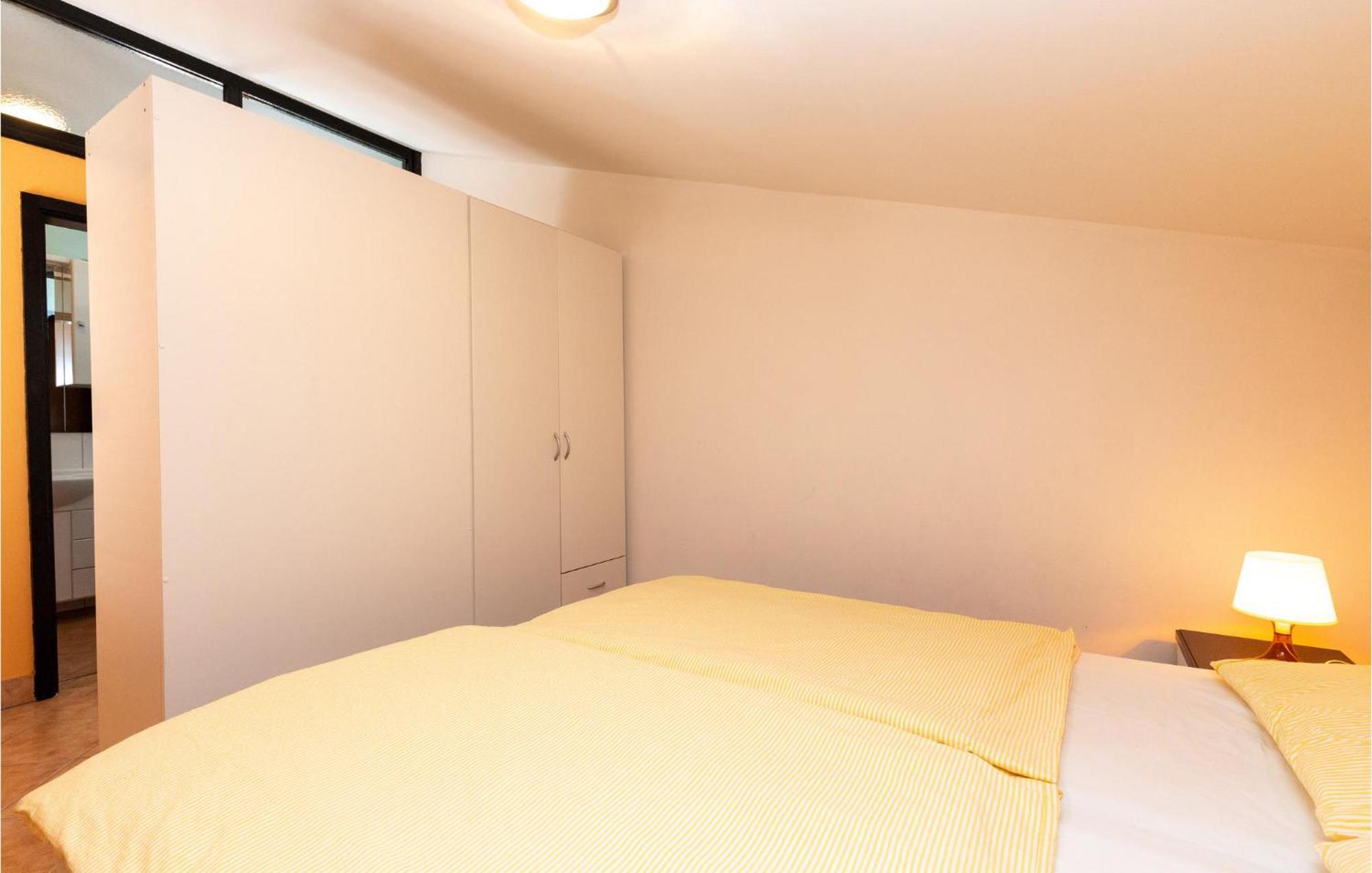 1 Bedroom Cozy Apartment In Jadranovo Exterior photo