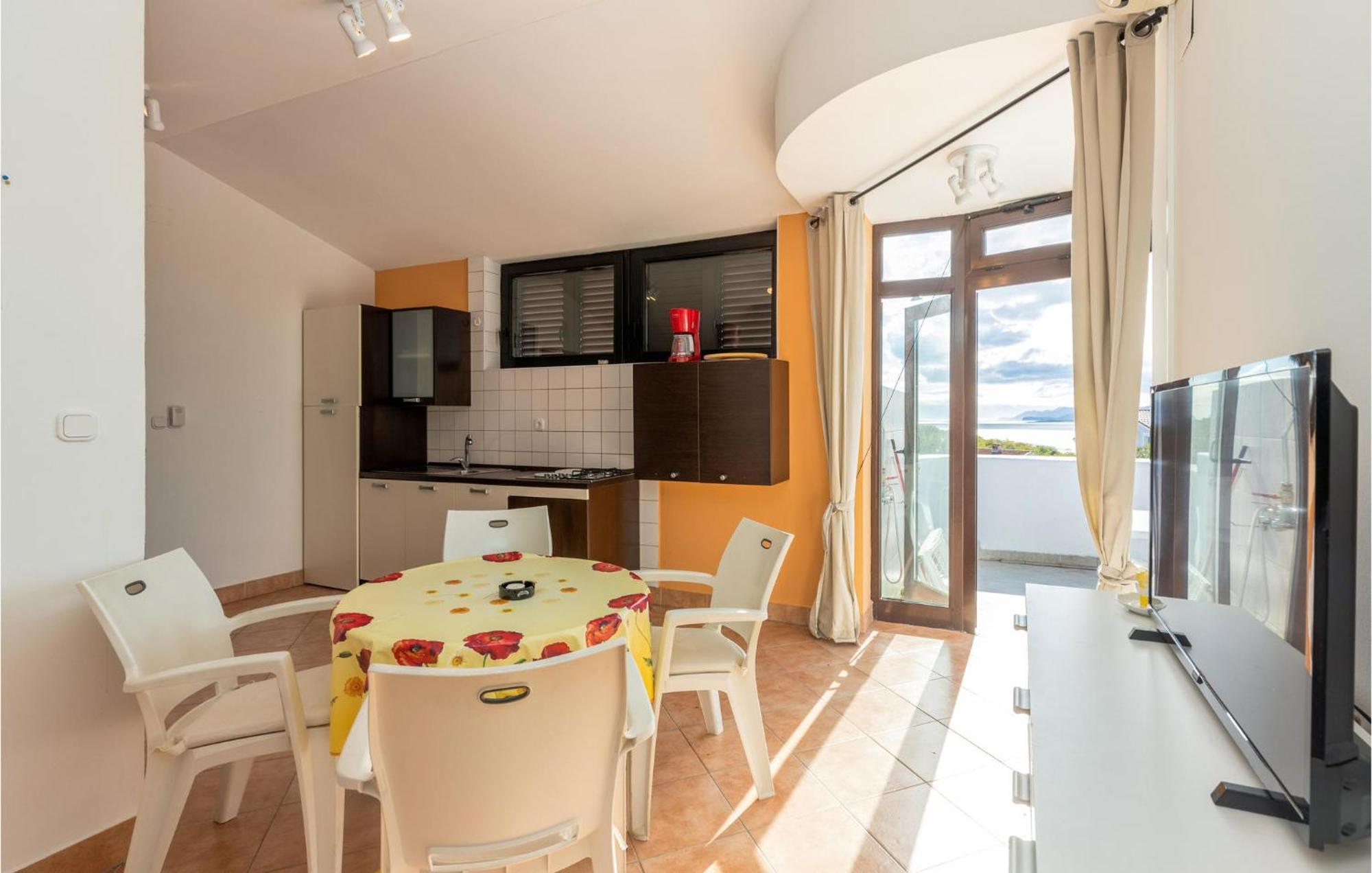 1 Bedroom Cozy Apartment In Jadranovo Exterior photo