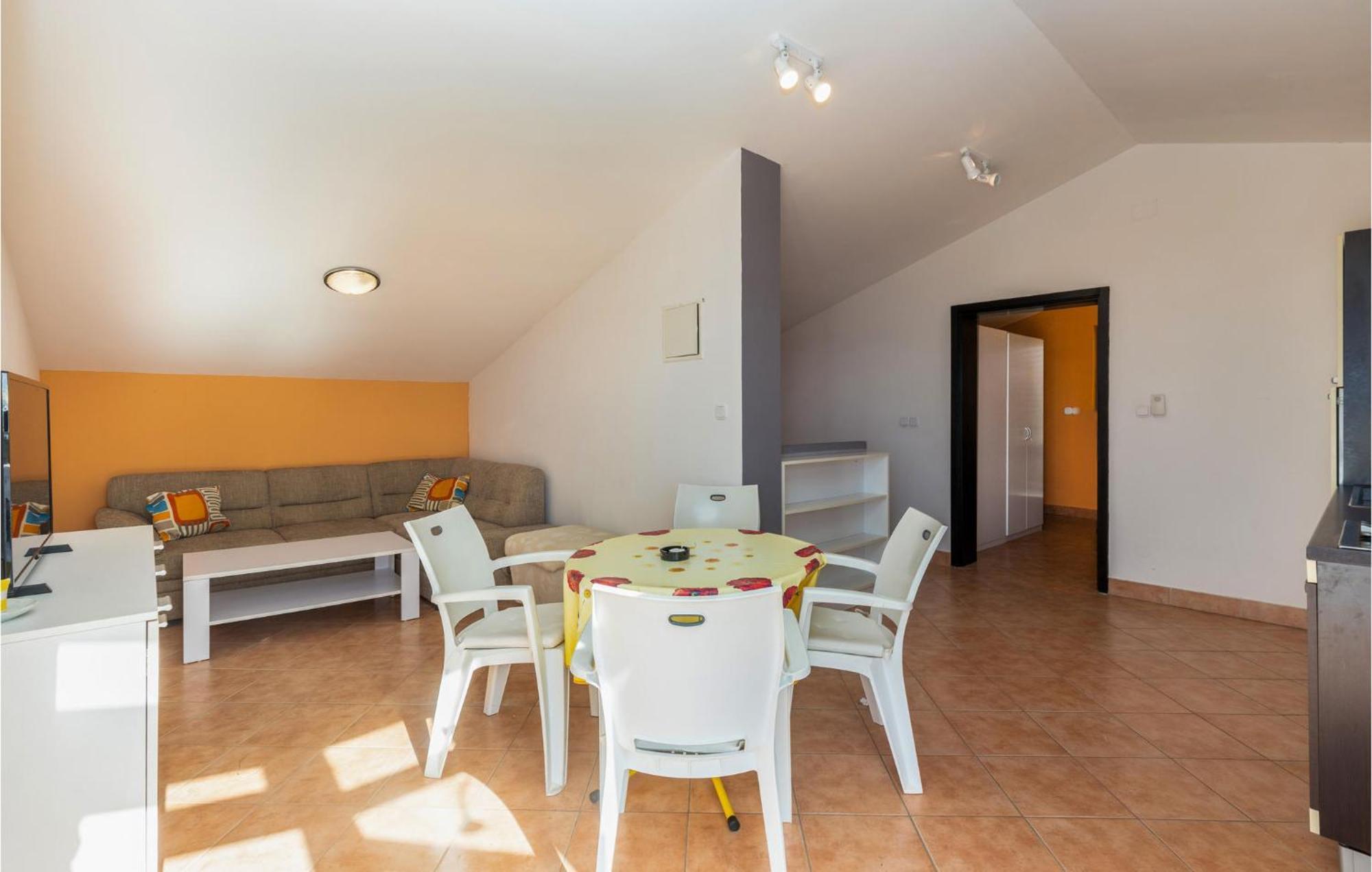 1 Bedroom Cozy Apartment In Jadranovo Exterior photo