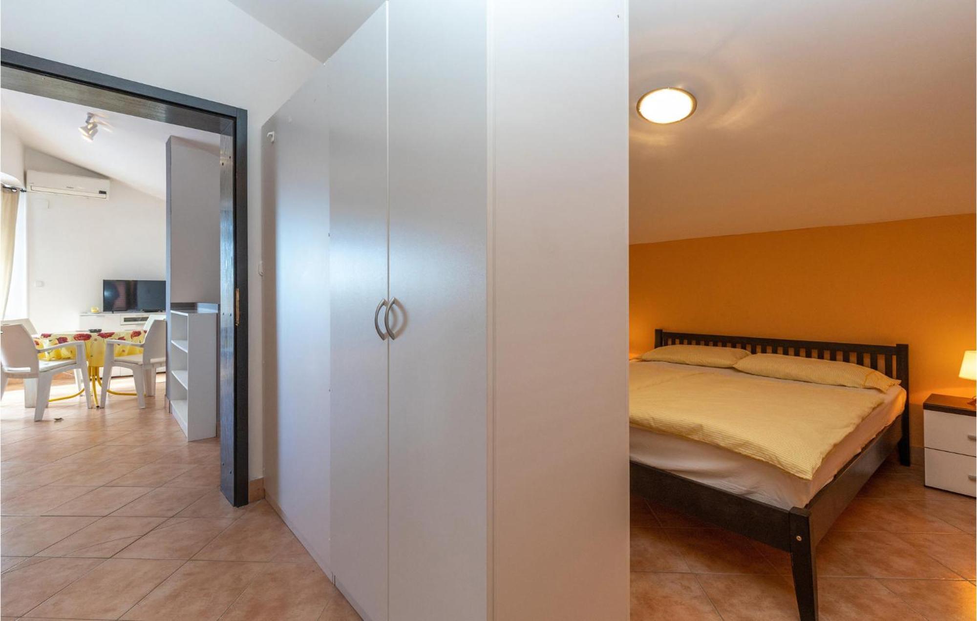 1 Bedroom Cozy Apartment In Jadranovo Exterior photo