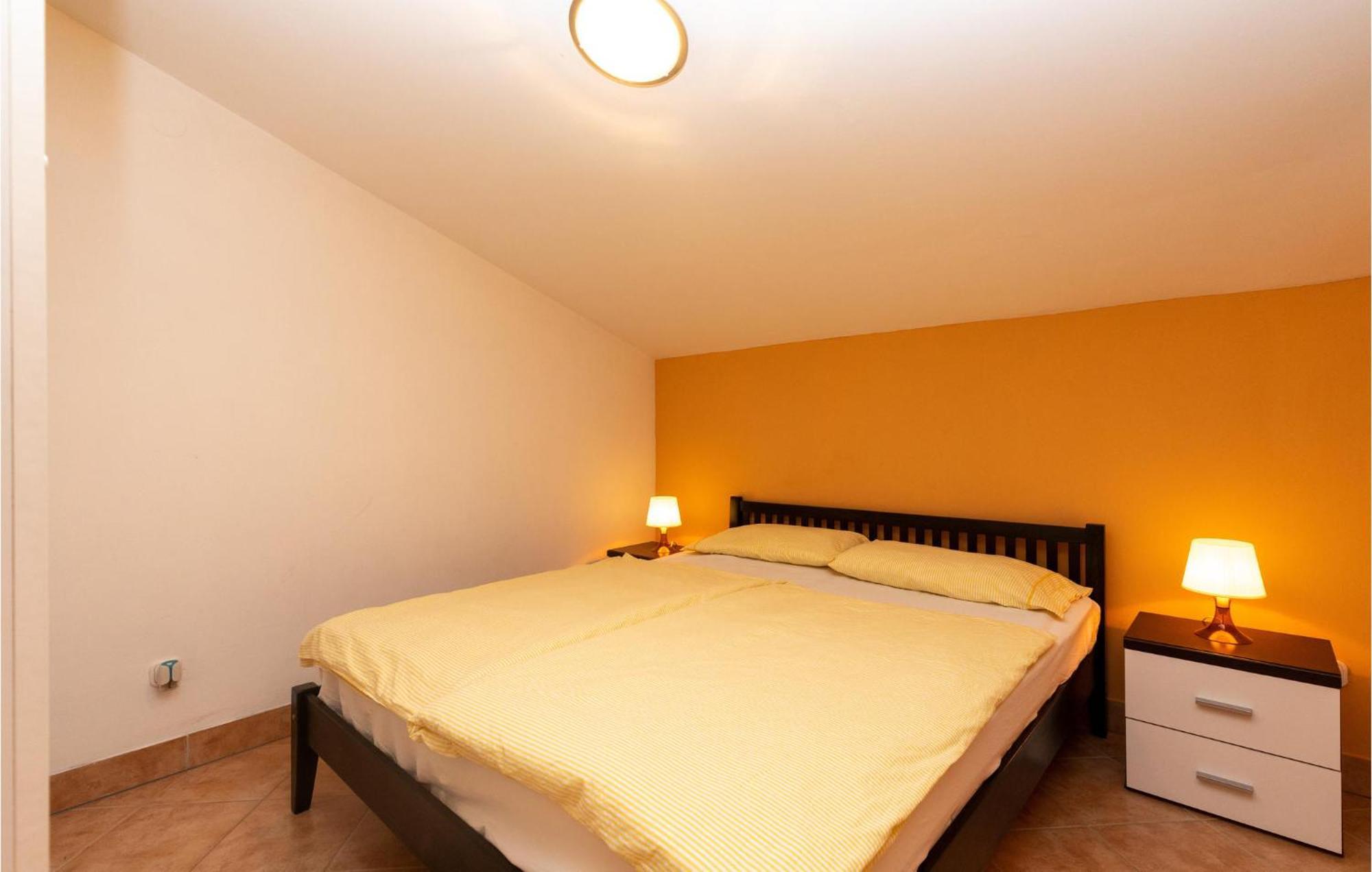 1 Bedroom Cozy Apartment In Jadranovo Exterior photo