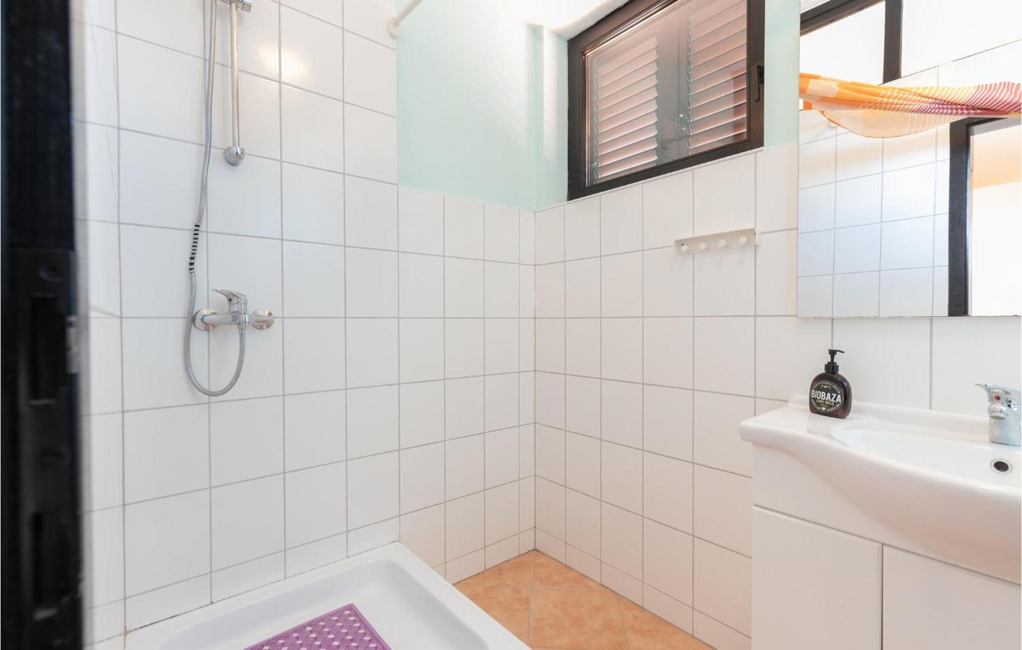 1 Bedroom Cozy Apartment In Jadranovo Exterior photo