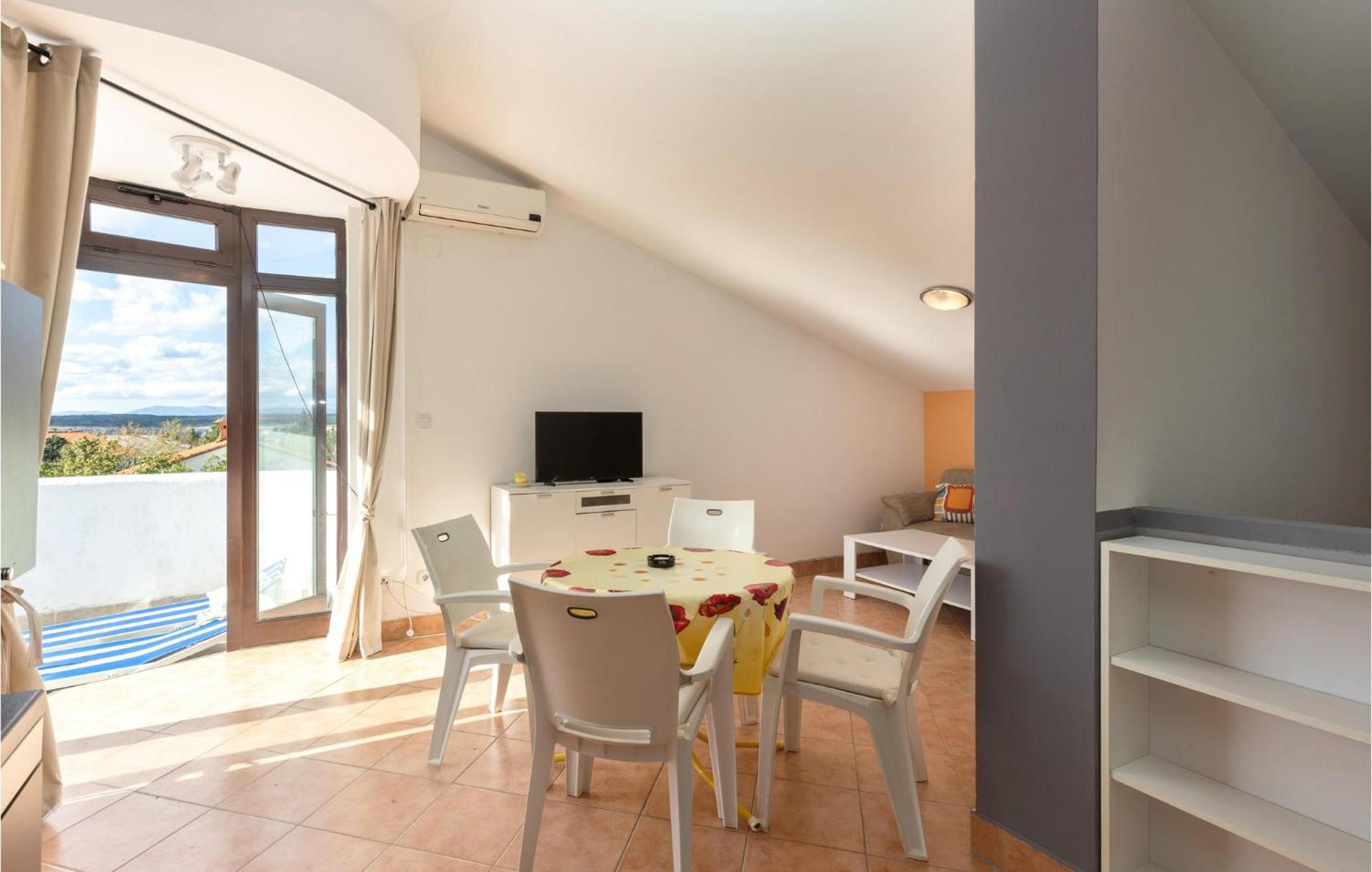 1 Bedroom Cozy Apartment In Jadranovo Exterior photo