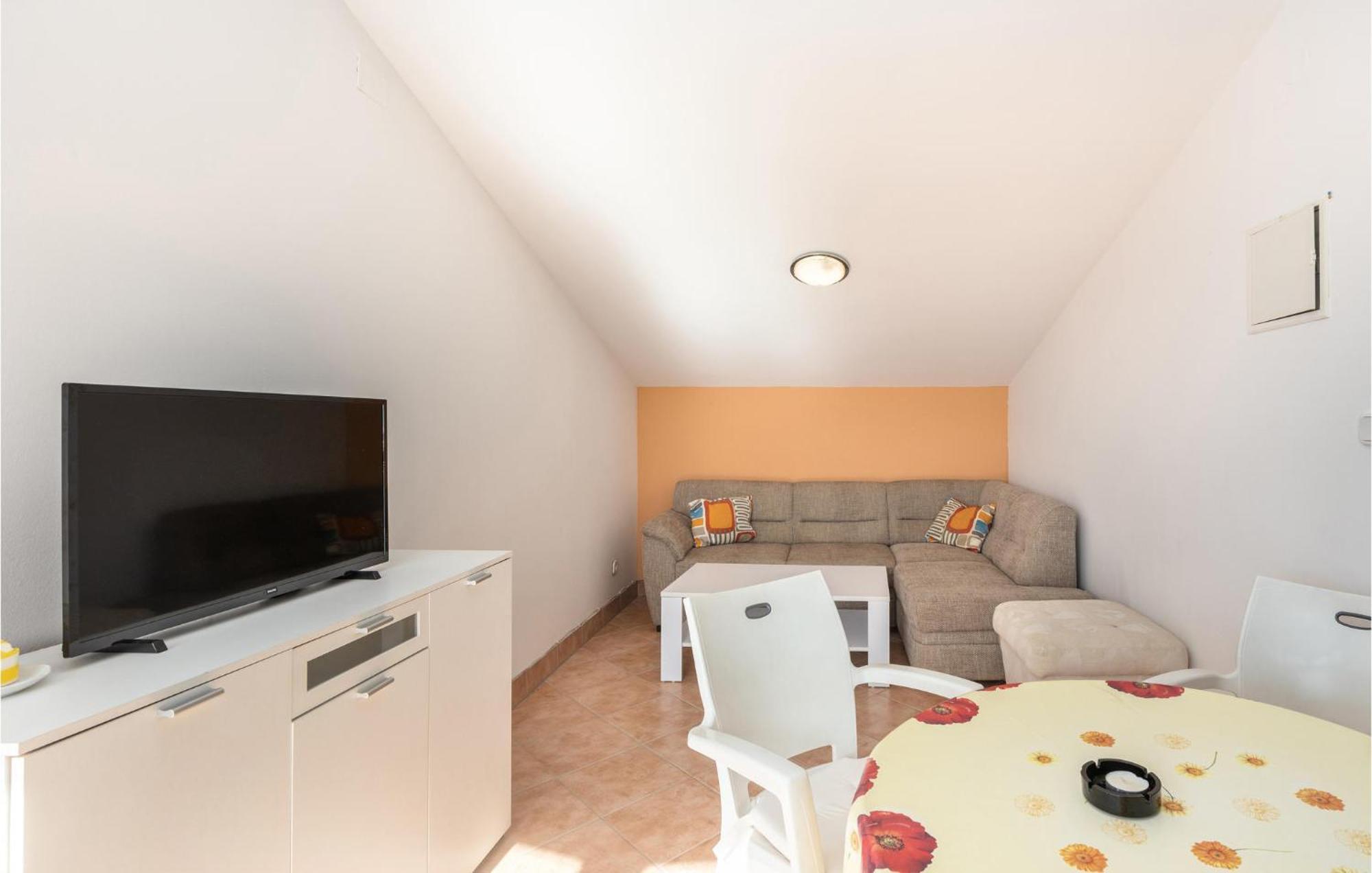 1 Bedroom Cozy Apartment In Jadranovo Exterior photo