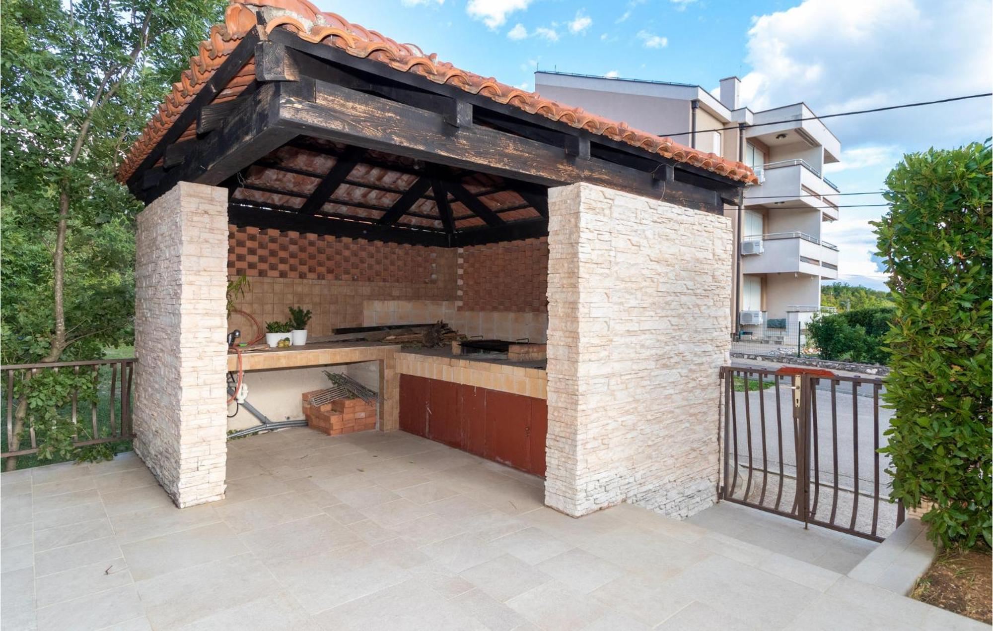 1 Bedroom Cozy Apartment In Jadranovo Exterior photo
